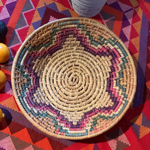 Vintage handwoven coil basket - Picture 4 of 4